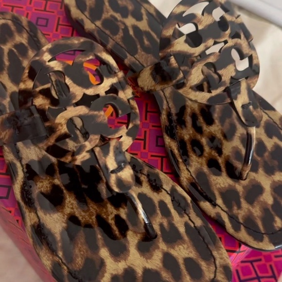 New tory Burch miller patent leopard printed sandals - Picture 4 of 7